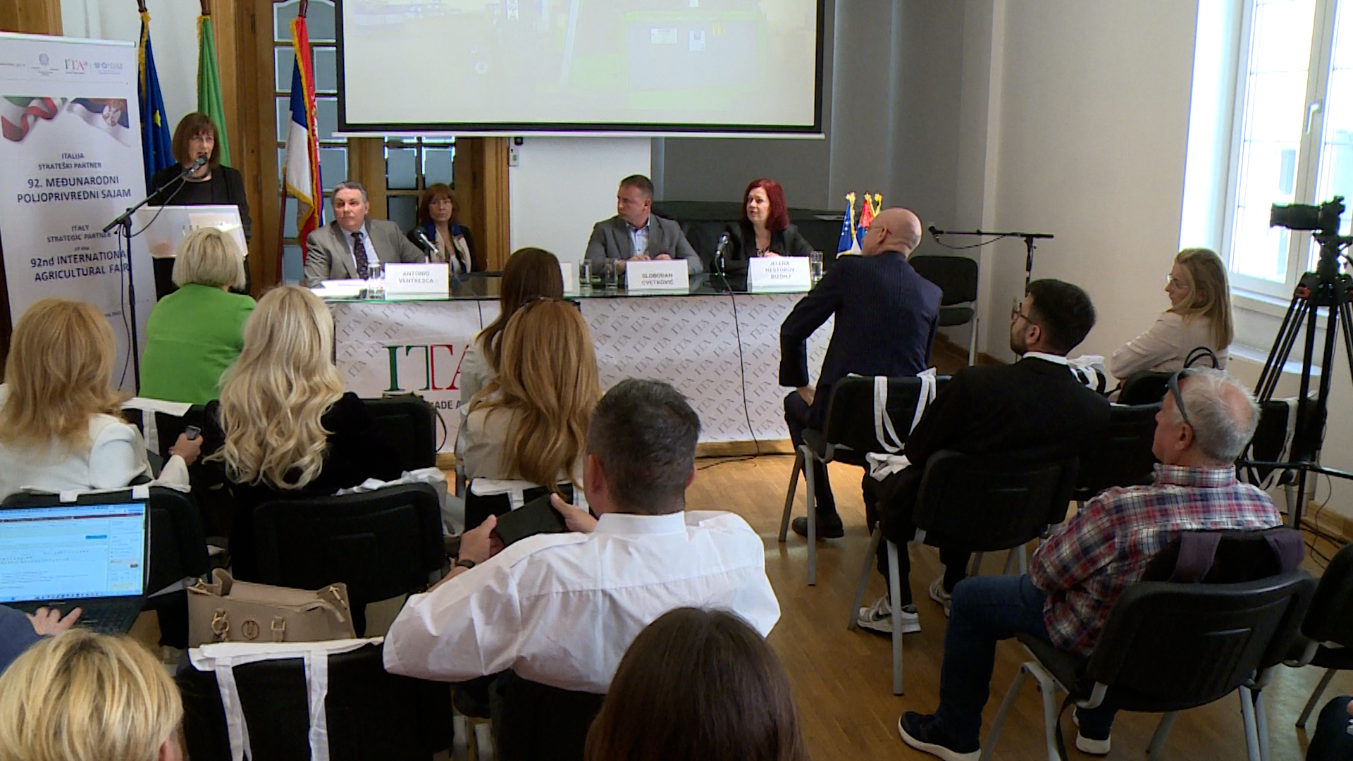 Beograd, konferencija za medije Agencije za spoljnu trgovinu Italije povodom odrzavanja Međunarodnog poljoprivrednog sajma u Novom Sadu, pokrivanje Beograd, konferencija za medije Agencije za spoljnu trgovinu Italije povodom odrzavanja Međunarodnog poljoprivrednog sajma u Novom Sadu, pokrivanje